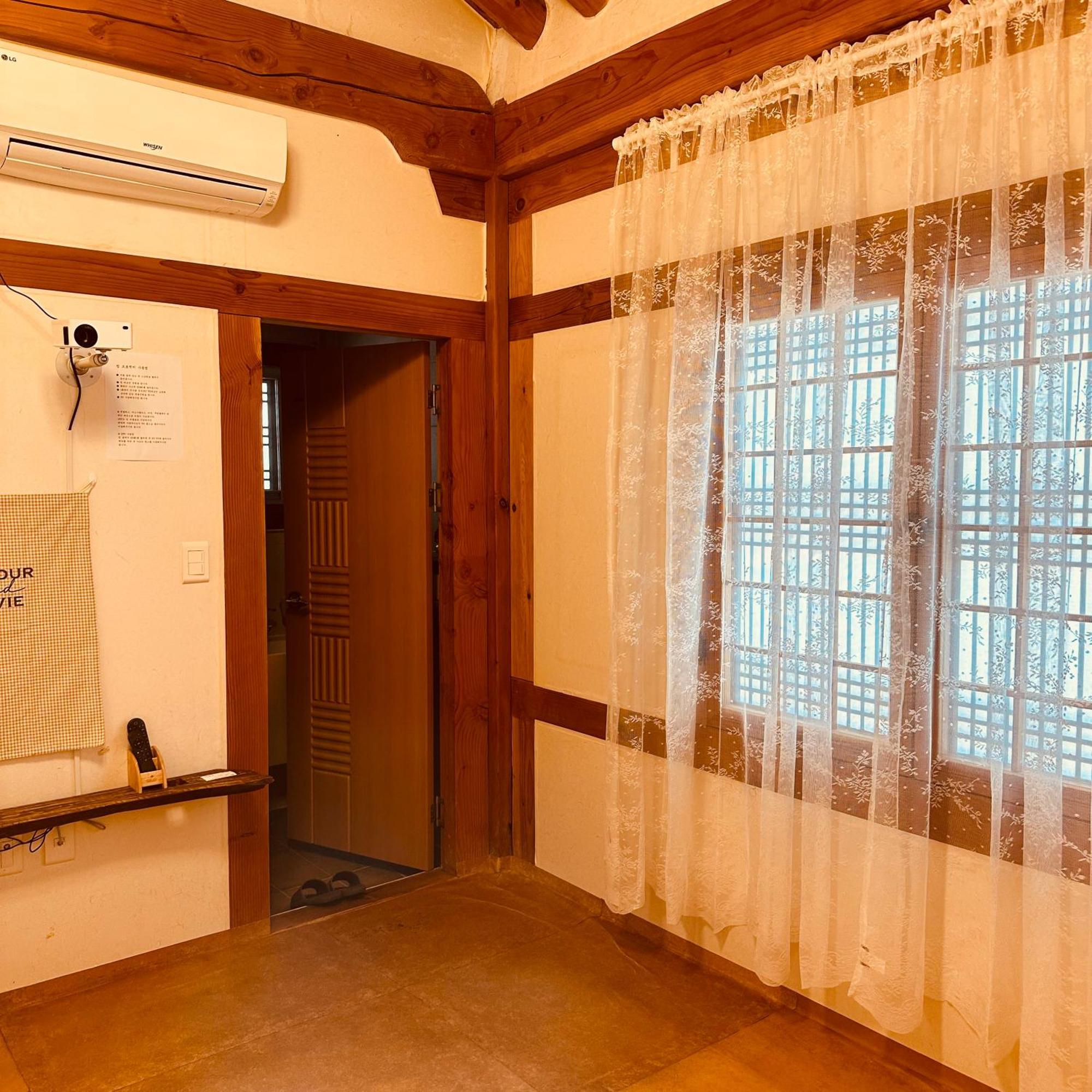 Jeonju Hanok Village Deoksugung מראה חיצוני תמונה