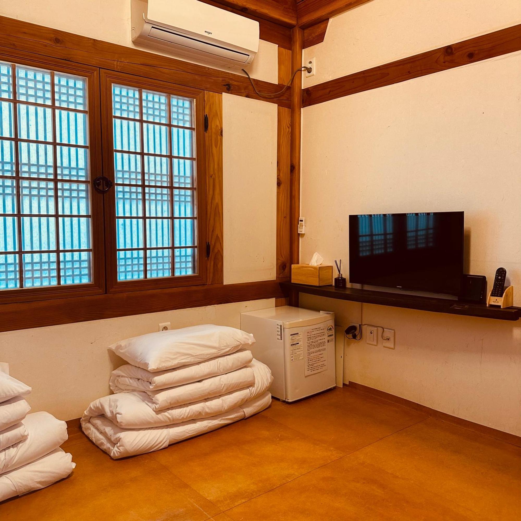 Jeonju Hanok Village Deoksugung מראה חיצוני תמונה