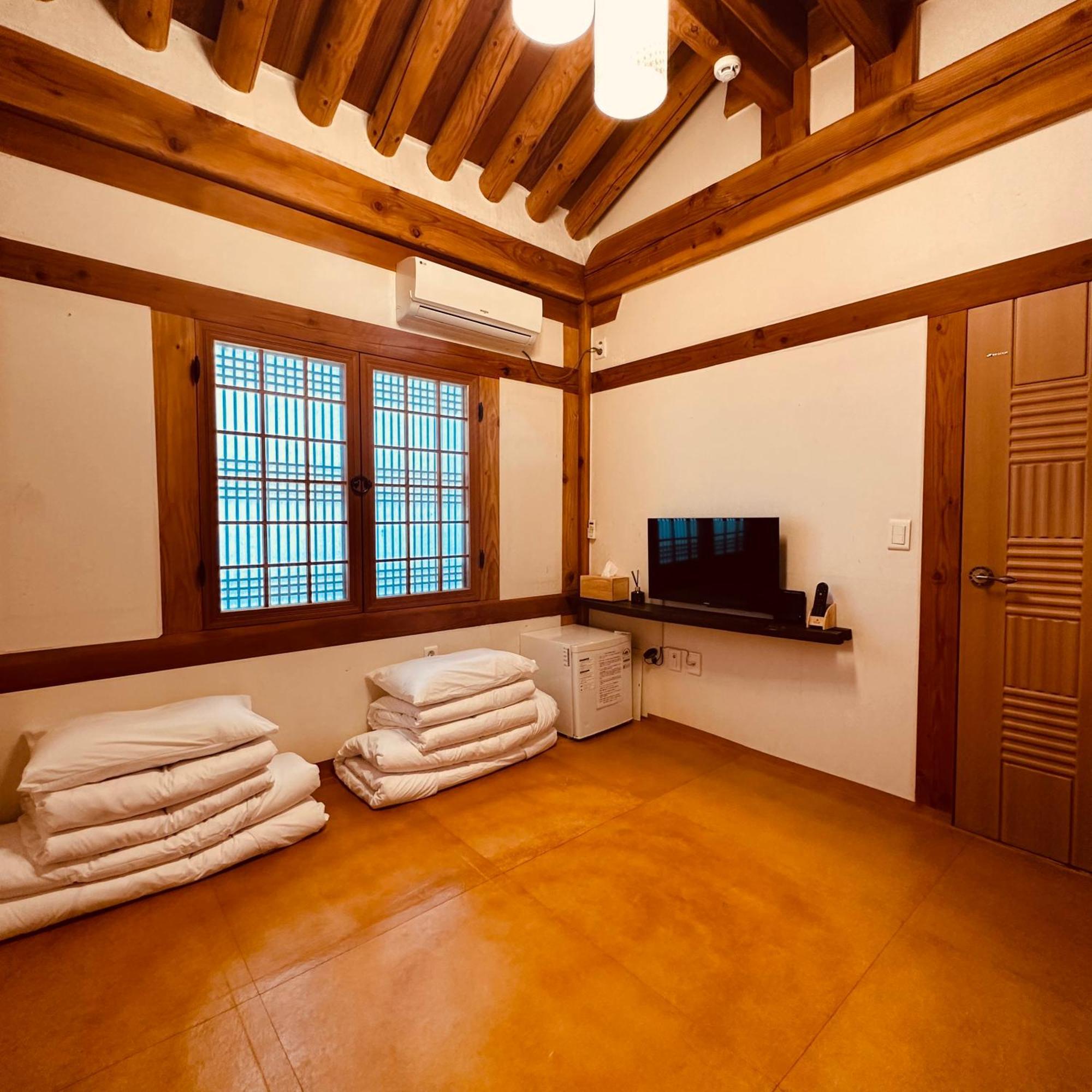 Jeonju Hanok Village Deoksugung מראה חיצוני תמונה