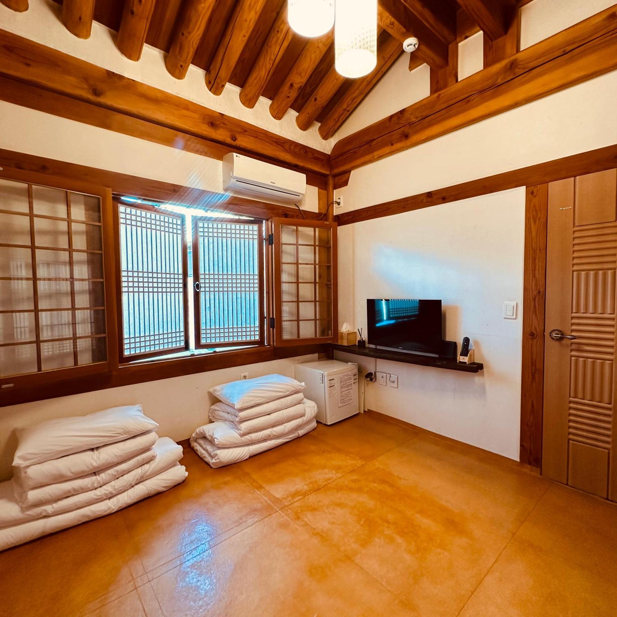 Jeonju Hanok Village Deoksugung מראה חיצוני תמונה
